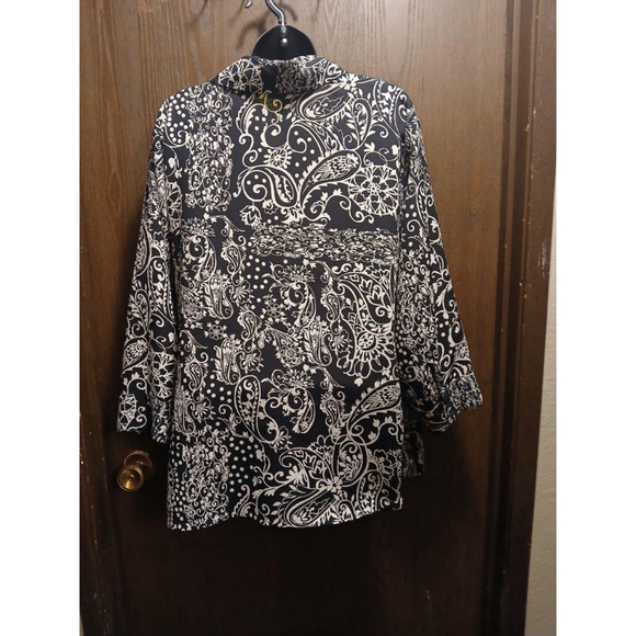 Women's Plus Size Paisley Patchwork Button Down Shirt Black White 3X (JC264) - Picture 6 of 6